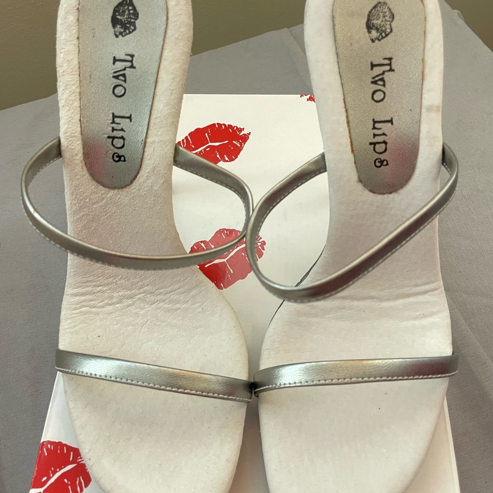 Two Lips Silver Heels Elegant Design